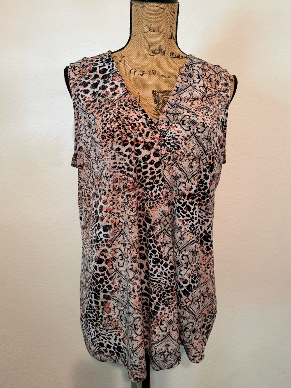 Dana Buchman sleeveless, v-neck animal print top large